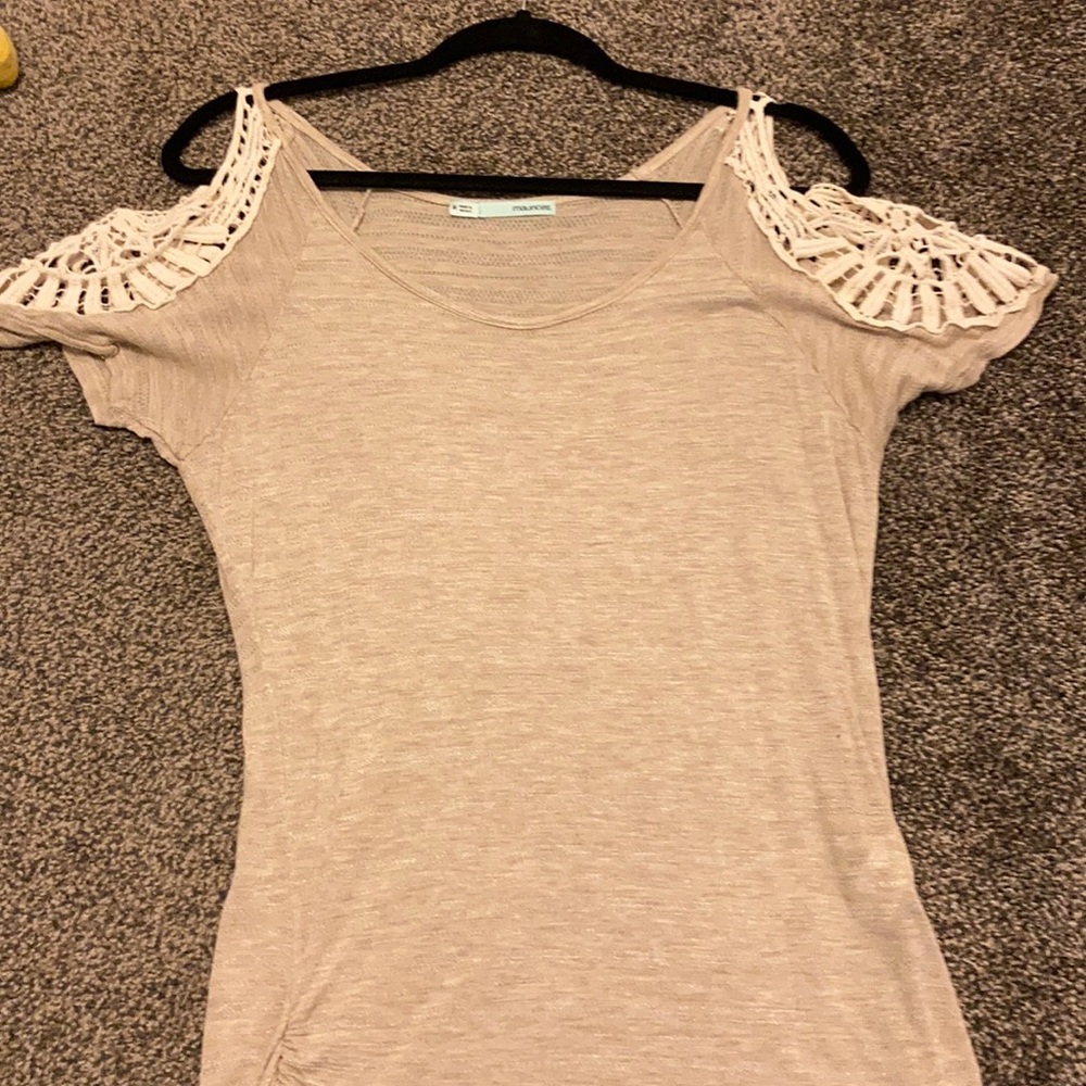 Cold shoulder shirt with lace sleeves